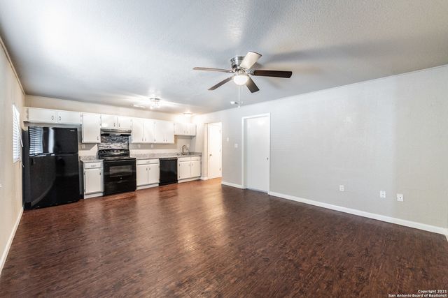 122 Roundtree Ln Apt 3, San Antonio, TX 78233