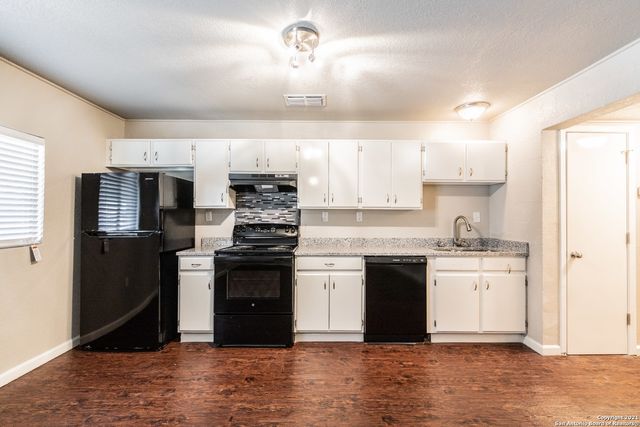 122 Roundtree Ln Apt 3, San Antonio, TX 78233