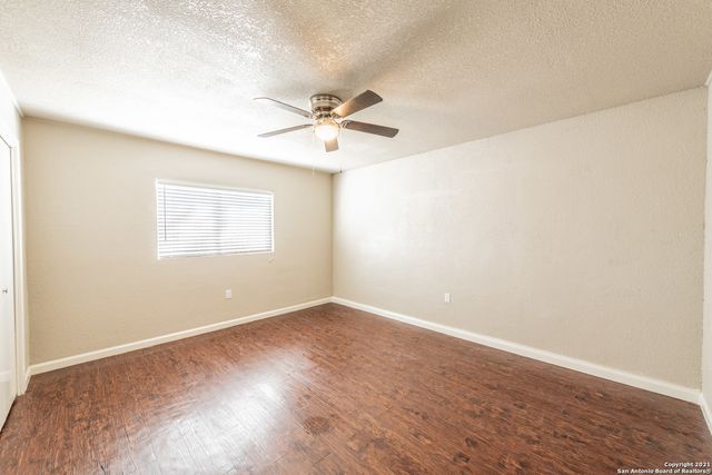 122 Roundtree Ln Apt 3, San Antonio, TX 78233