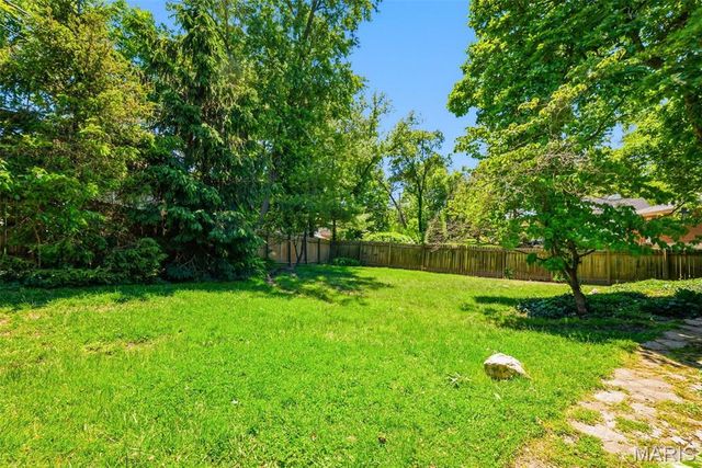 5 Frederick Lane, Glendale, MO 63122
