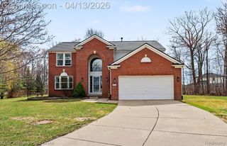 18124 Bayside Drive, Macomb Township, MI 48042