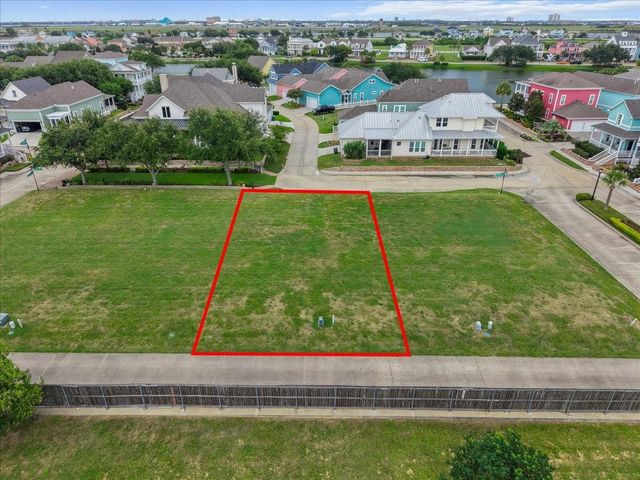 5 Meridian Way, Galveston, TX 77554