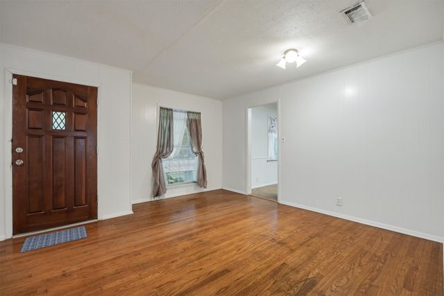204 W 7th Street, Irving, TX 75060