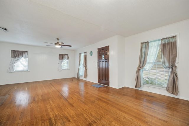 204 W 7th Street, Irving, TX 75060