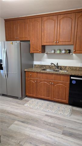 369 Lakeview Dr 101, Weston, FL 33326