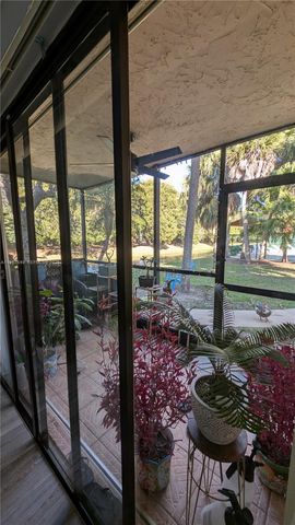 369 Lakeview Dr 101, Weston, FL 33326