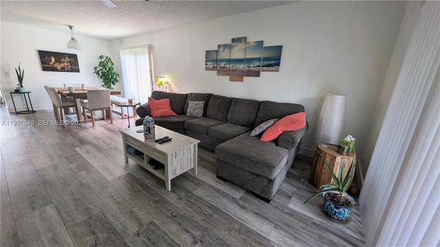 369 Lakeview Dr 101, Weston, FL 33326