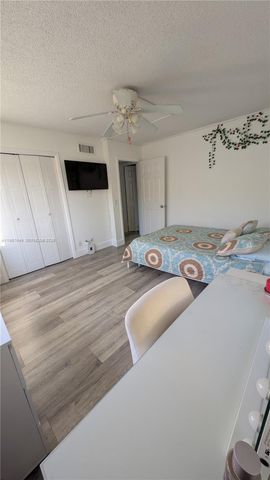 369 Lakeview Dr 101, Weston, FL 33326