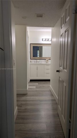 369 Lakeview Dr 101, Weston, FL 33326