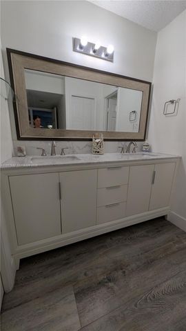 369 Lakeview Dr 101, Weston, FL 33326