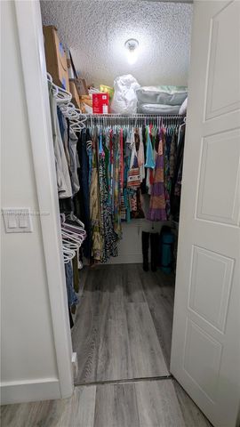 369 Lakeview Dr 101, Weston, FL 33326