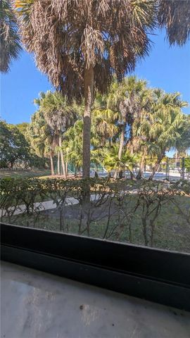 369 Lakeview Dr 101, Weston, FL 33326