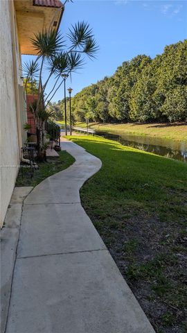 369 Lakeview Dr 101, Weston, FL 33326
