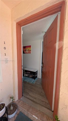 369 Lakeview Dr 101, Weston, FL 33326