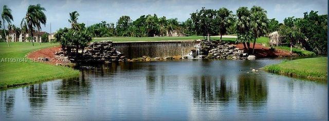 369 Lakeview Dr 101, Weston, FL 33326