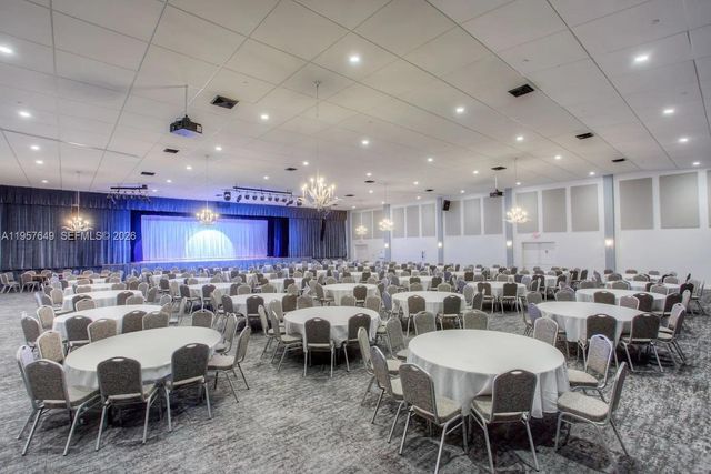 369 Lakeview Dr 101, Weston, FL 33326