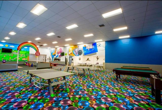 369 Lakeview Dr 101, Weston, FL 33326