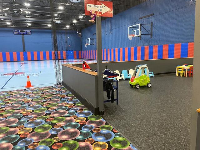 369 Lakeview Dr 101, Weston, FL 33326