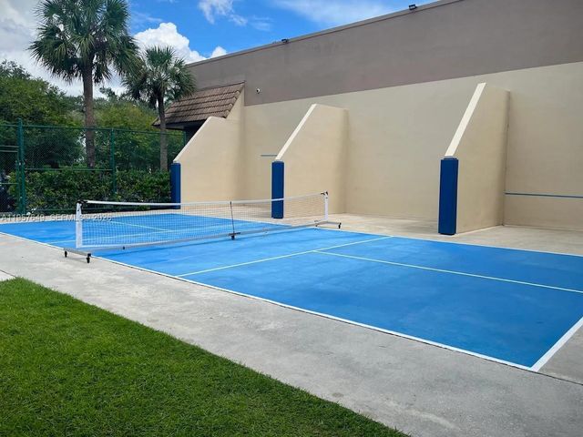 369 Lakeview Dr 101, Weston, FL 33326