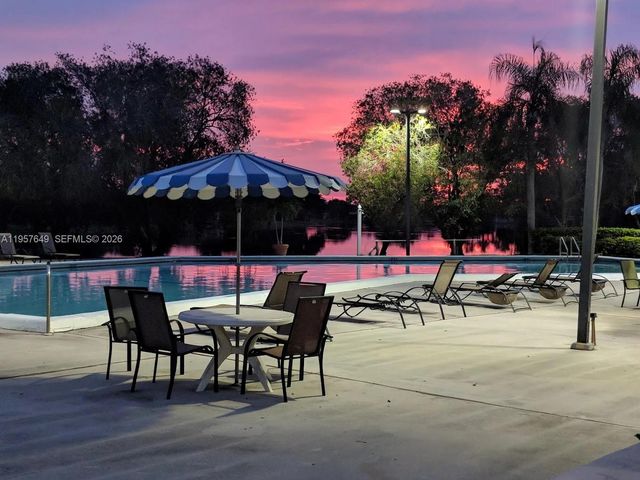 369 Lakeview Dr 101, Weston, FL 33326