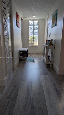 369 Lakeview Dr 101, Weston, FL 33326