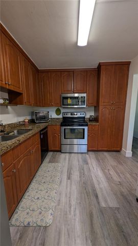 369 Lakeview Dr 101, Weston, FL 33326