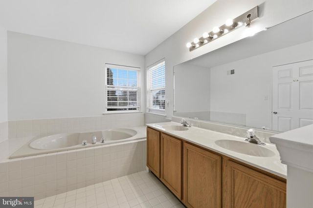 435 LONGLEAF DR, Perkasie, PA 18944