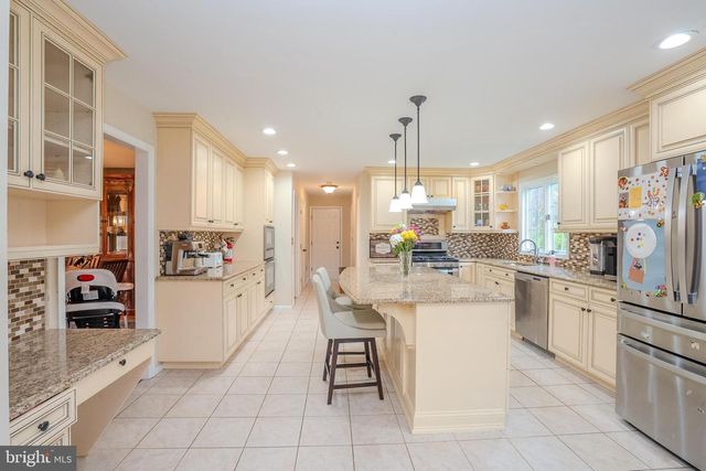 6 BUSH CT, Princeton Junction, NJ 08550