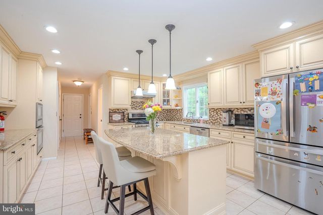 6 BUSH CT, Princeton Junction, NJ 08550