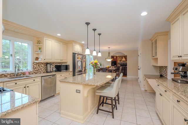 6 BUSH CT, Princeton Junction, NJ 08550