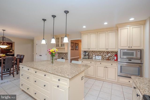 6 BUSH CT, Princeton Junction, NJ 08550