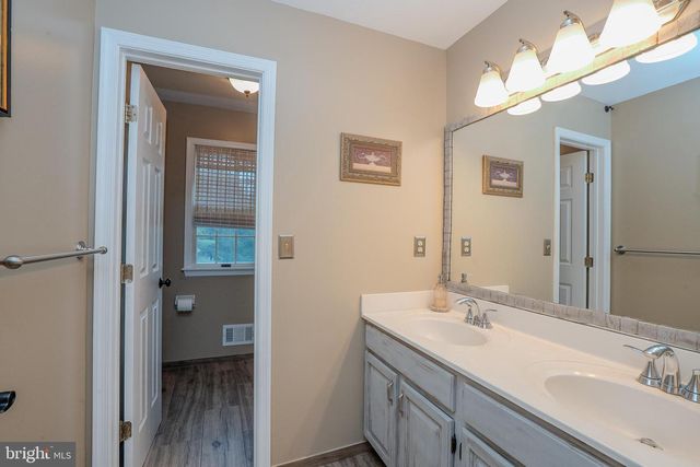 6 BUSH CT, Princeton Junction, NJ 08550