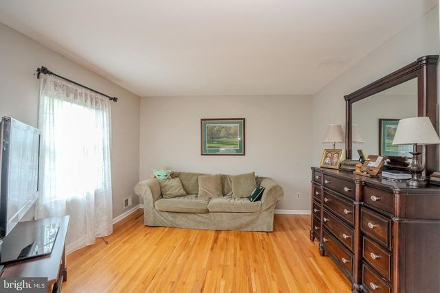 6 BUSH CT, Princeton Junction, NJ 08550