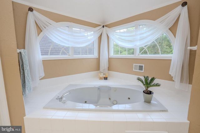 6 BUSH CT, Princeton Junction, NJ 08550