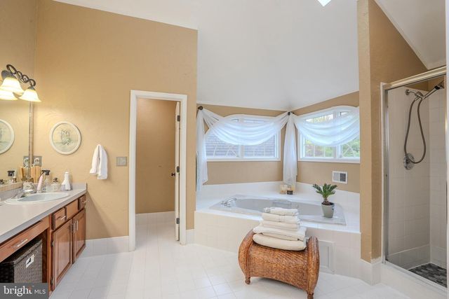 6 BUSH CT, Princeton Junction, NJ 08550