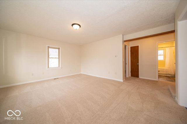 4993 Vance, Columbus, IN 47201