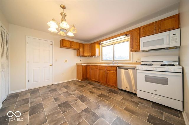 4993 Vance, Columbus, IN 47201