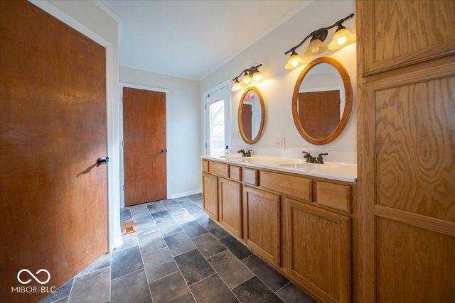 4993 Vance, Columbus, IN 47201