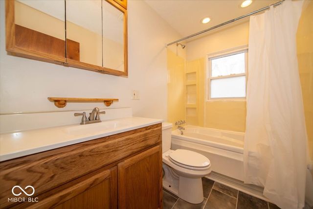 4993 Vance, Columbus, IN 47201