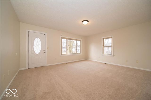 4993 Vance, Columbus, IN 47201