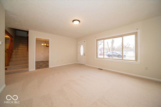 4993 Vance, Columbus, IN 47201