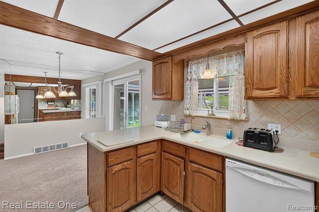 219 Allen Lake Drive, White Lake, MI 48386