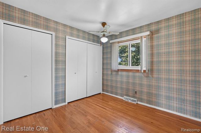 219 Allen Lake Drive, White Lake, MI 48386
