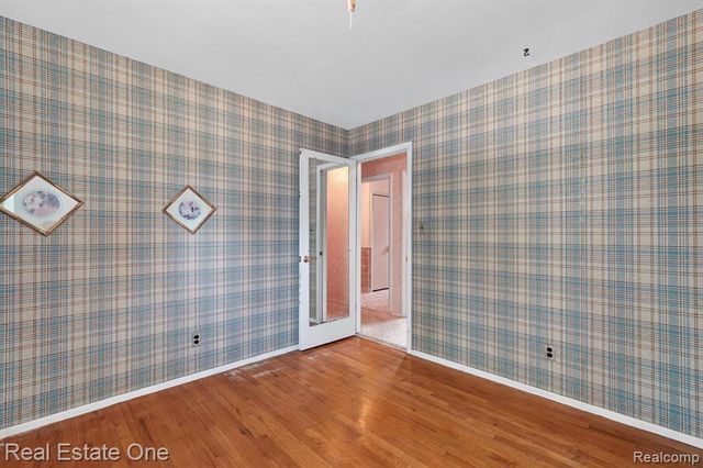 219 Allen Lake Drive, White Lake, MI 48386