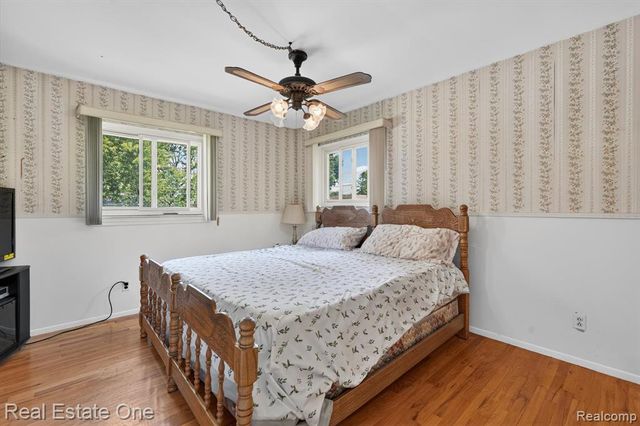 219 Allen Lake Drive, White Lake, MI 48386
