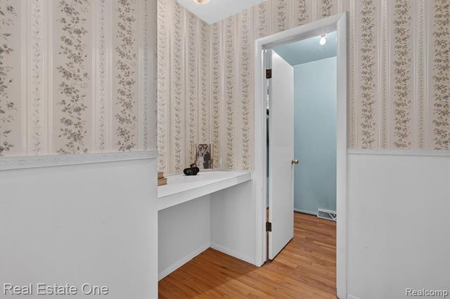 219 Allen Lake Drive, White Lake, MI 48386