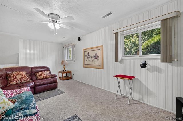 219 Allen Lake Drive, White Lake, MI 48386
