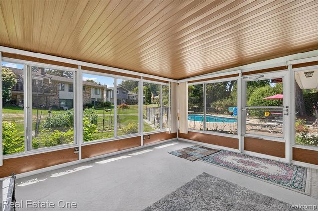 219 Allen Lake Drive, White Lake, MI 48386