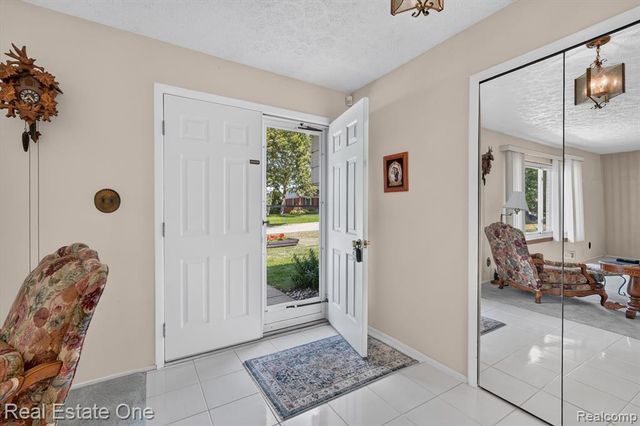 219 Allen Lake Drive, White Lake, MI 48386