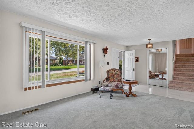 219 Allen Lake Drive, White Lake, MI 48386